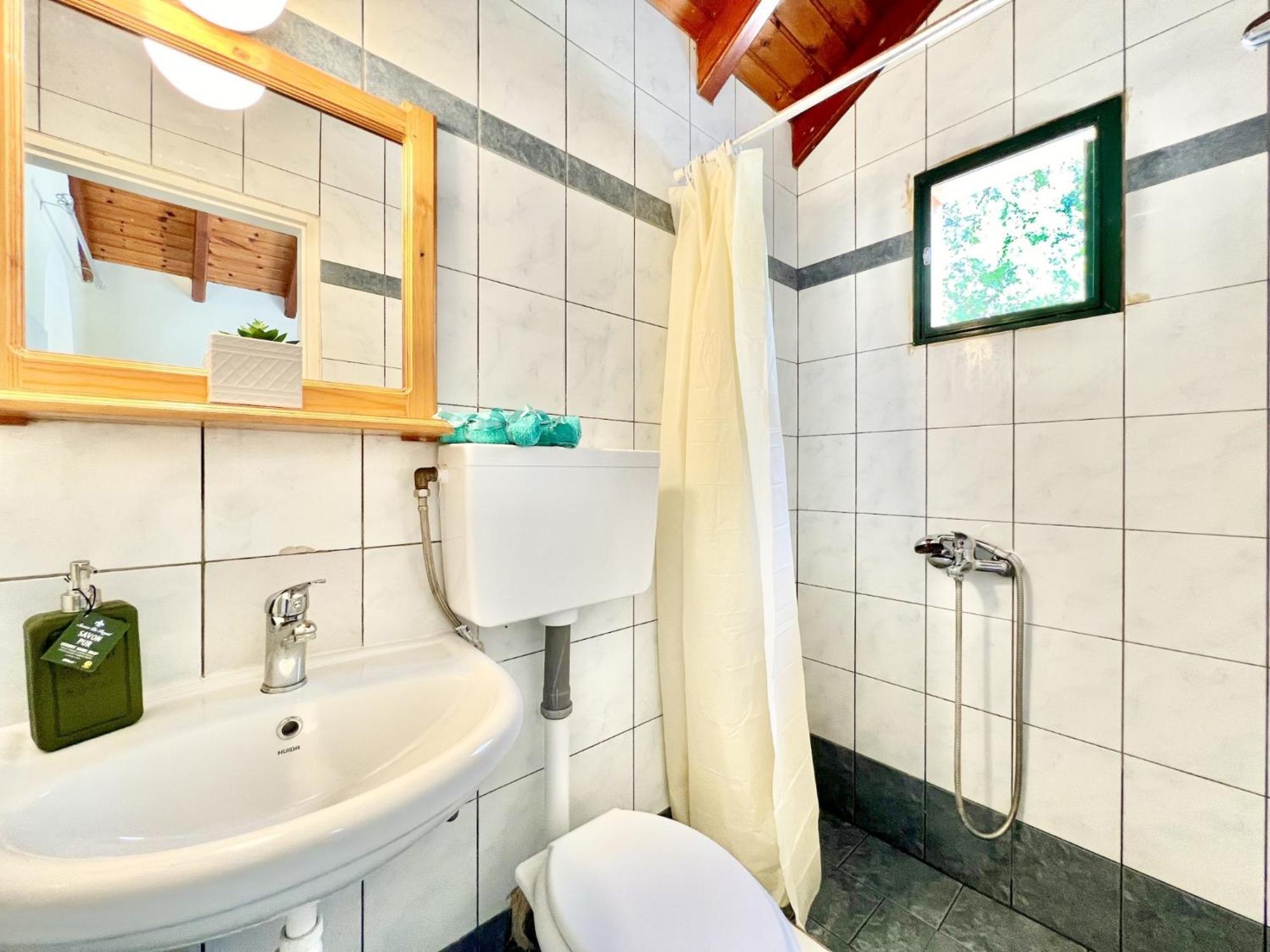 Renas Near By Dadovillas Resort *
