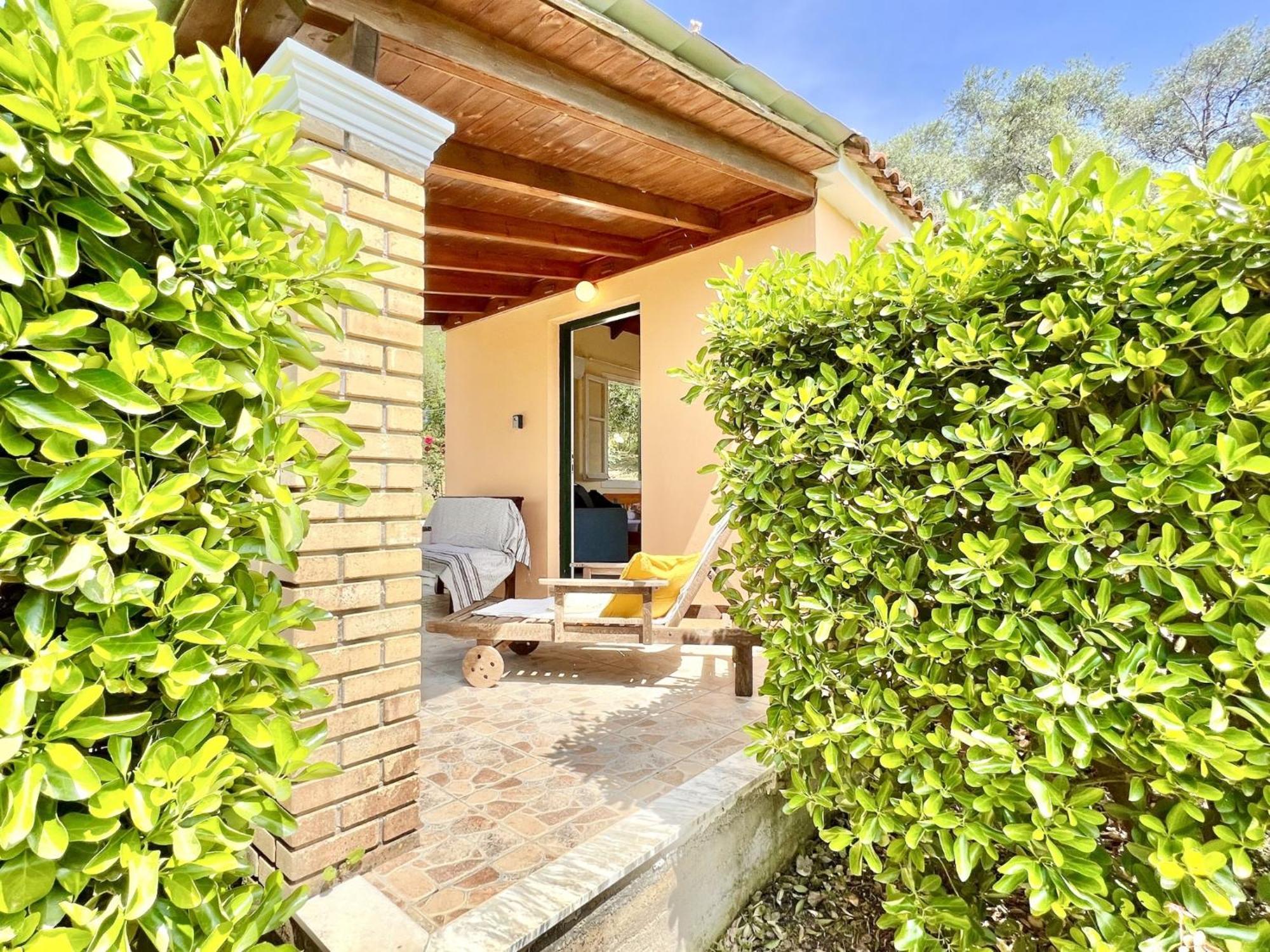Renas Near By Dadovillas Resort *